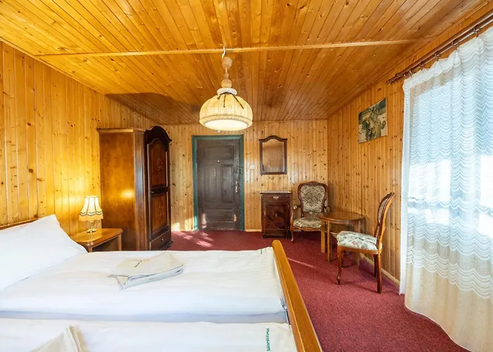 Dom Szklarski Kamien Villa